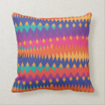 Coussin Les couleurs vives de la tribu moderne ZigZag<br><div class="desc">Motif à rayures zig zag coloré en rose vif,  bleu,  aqua et orange - une conception moderne amusante des anciens aztèques tribaux.</div>