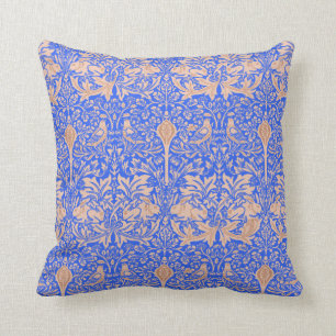 Coussin Les lapins bronzages bleus de William Morris ont