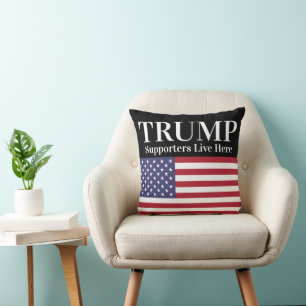 Coussin Les partisans de Trump en noir y vivent le drapeau