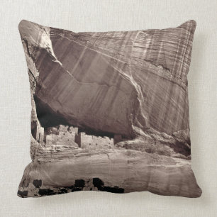 Coussin Les ruines antiques du canyon de Chelle, 1873 (a