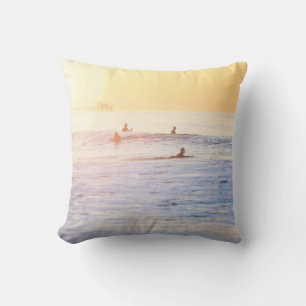 Coussin Les surfeurs sur la plage