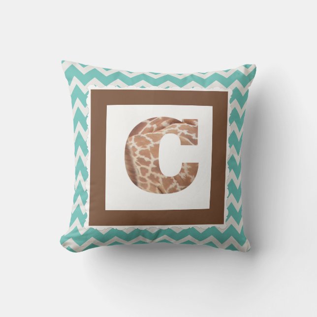 Coussin Lettre d'impression de girafe "C" sur Chevron en (Recto)