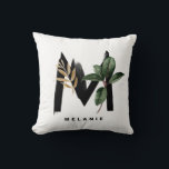Coussin Lettre M Monogramme Feuilles tropicaux Personnalis<br><div class="desc">Lettre M monogramme personnalisable coussin avec aquarelle feuille de palme tropicale, fausse feuille de feuille d'or et accents de brosse d'aquarelle noire. Personnalisez ce coussin de monogramme tropical en ajoutant votre nom ou d'autres détails. Ce coussin M monogramme de lettre de sauce sera parfait comme un cadeau. D'autres lettres sont...</div>