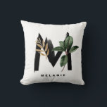 Coussin Lettre M Monogramme Feuilles tropicaux Personnalis<br><div class="desc">Lettre M monogramme personnalisable coussin avec aquarelle feuille de palme tropicale, fausse feuille de feuille d'or et accents de brosse d'aquarelle noire. Personnalisez ce coussin de monogramme tropical en ajoutant votre nom ou d'autres détails. Ce coussin M monogramme de lettre de sauce sera parfait comme un cadeau. D'autres lettres sont...</div>