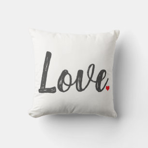 Coussin lettres de texture AMOUR gris avec COEUR rouge