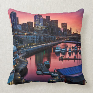 Coussin Lever de soleil au pilier 66 regardant vers le bas