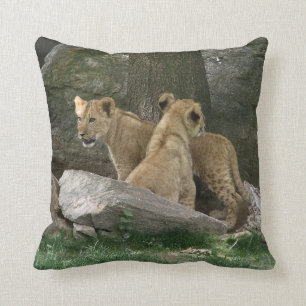 Coussin l'explorant de CUB de lion