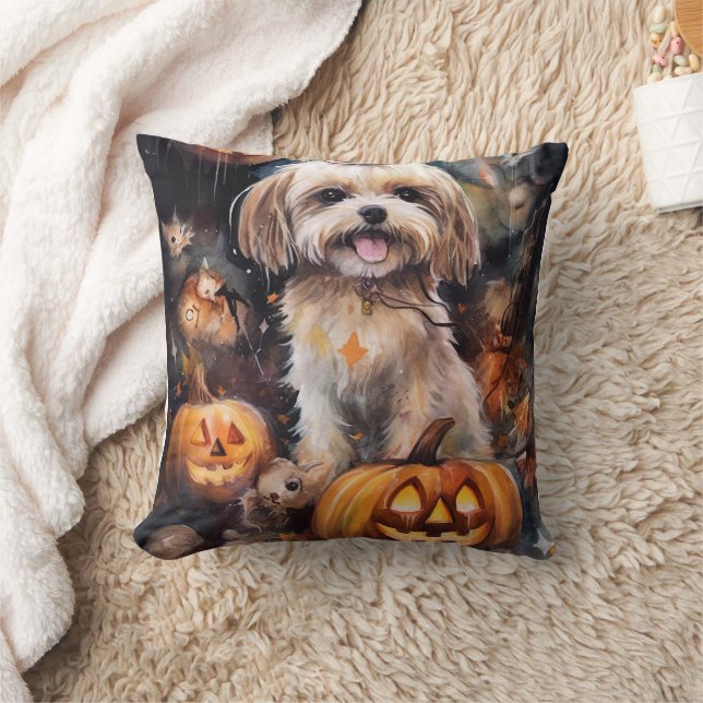 Coussin Lhasa Apso Halloween avec citrouilles effrayantes  (Couverture)