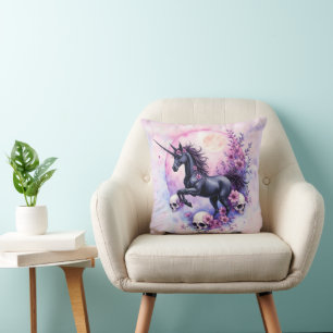 Coussin Licorne éclairée par la lune parmi les roses oubli