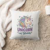 Coussin Licorne en fleurs, typographie gras, impression à  (Couverture)