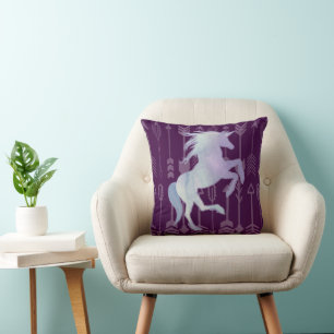 Coussin Licorne rose, violette et bleue et motif fléché