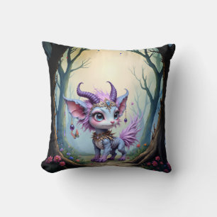 Coussin Lilac Whisper – Gardien de la Forêt Enchantée.