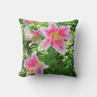 Coussin Lilies roses tropical et feuilles vertes