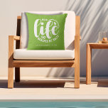 Coussin Lime de vie de piscine vert<br><div class="desc">Faites une déclaration pour votre maison ou un don comme cadeau amusant,  ce coussin extérieur vert citron porte votre nom de famille,  année établie,  et "Pool life parce que plages être salé" en lettres chic. Modifiez la couleur à l'aide des outils Zazzle Edit. CORRESPONDANCE d'objets dans notre collection.</div>