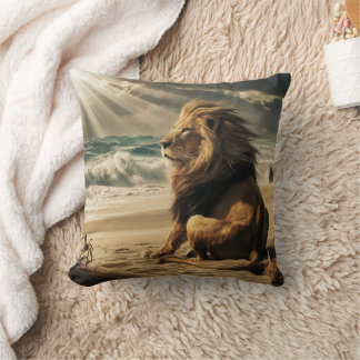 Coussin Lion observant les vagues sur la plage