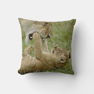 Coussin Lionceau Jouant