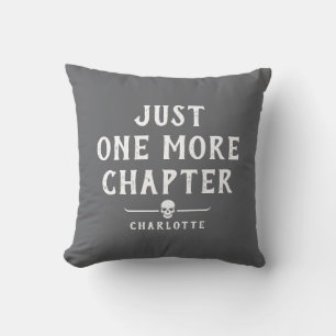 Coussin Livre 'Just One More Chapter' l'horreur pour les a