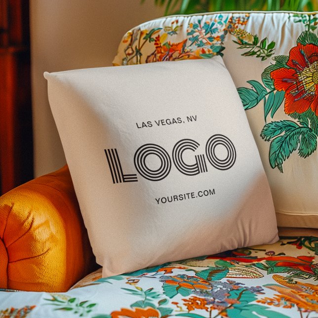 Coussin Logo rectangulaire moderne beige et noir (Beige and Black Modern Rectangular Logo Throw Pillow)