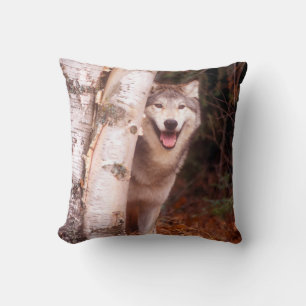 Coussin Loup Gris Derrière un Arbre