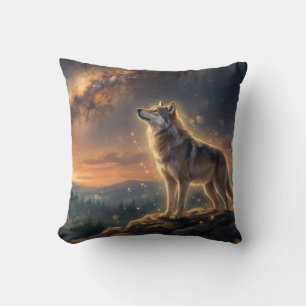 Coussin Loup solitaire sous le ciel étoilé de la Voie lact