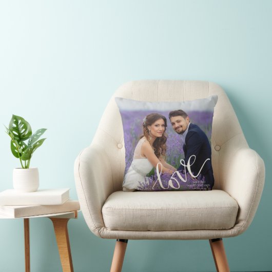 Coussin LOVE Mariage photo Monogramme Keepsaké (Chaise)