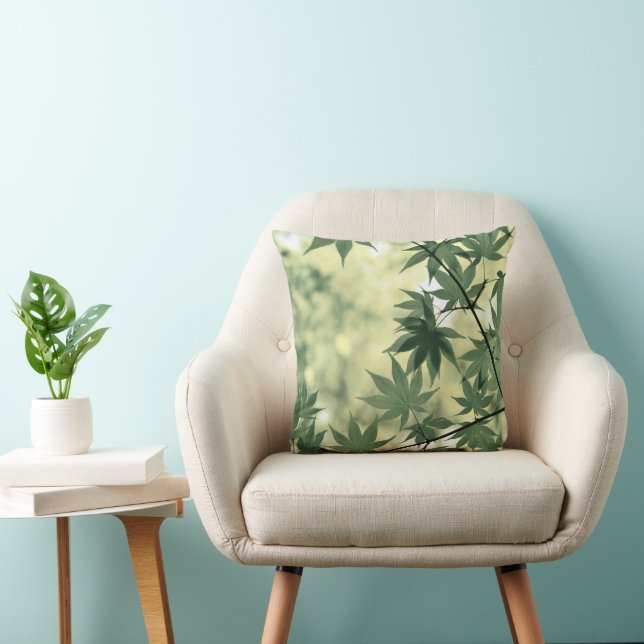 Coussin Lumière du soleil à travers les feuilles d'érable (Chaise)