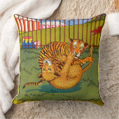 Coussin lutte contre le tigre et le léopard (Couverture)