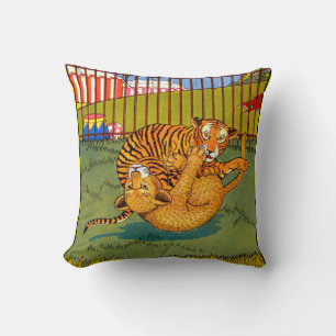 Coussin lutte contre le tigre et le léopard