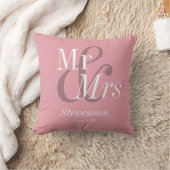 Coussin M. et Mme Blush Pinkt Cadeau Mariage moderne (Couverture)