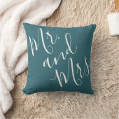 Coussin M. et Mme Calligraphy Paon Bleu (Sarcelle, Aqua) (Couverture)