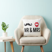 Coussin M. et Mme, conception des textes avec la moustache (Chaise)