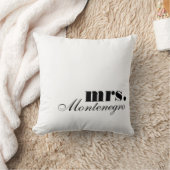 Coussin M. et Mme Custom Throw Pillows | Noir et blanc (Couverture)