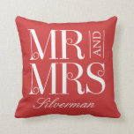 Coussin M. et Mme Custom Wedding Throw Pillow<br><div class="desc">La couleur Arrière - plan peut être customisée en ligne (à n'importe quelle couleur !). Ajoutez votre photo sur le dos,  ou pas ! Conçu par Berry Berry Sweet {www.berryberrysweet.com}</div>