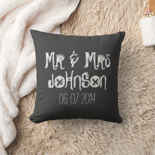 Coussin M. et Mme mariage noir en tableau noir jettent l'o (Couverture)