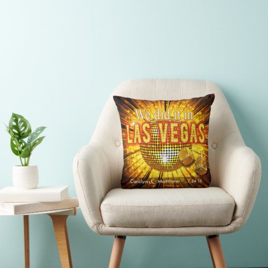 Coussin M. Las Vegas & Mme Mariage Keepsaké (Chaise)