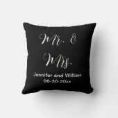 Coussin M. & Mme Elegant Script Noir Blanc Noms Mariage (Verso)