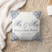 Coussin M. & Mme Mariage Blanc Bleu Élégant Script (Couverture)