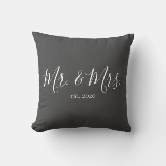 Coussin M. & Mme Throw Pillow pour l'anniversaire des jeun