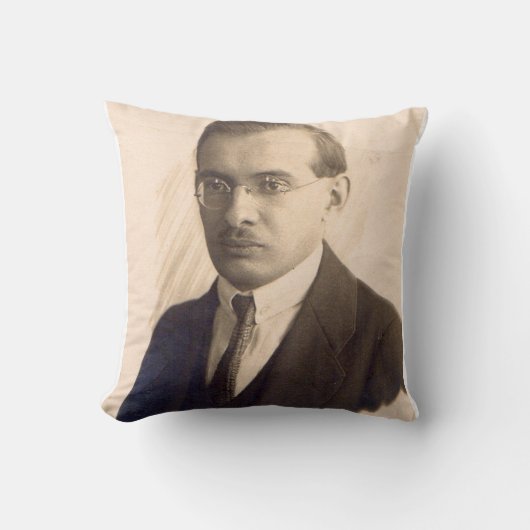 Coussin M. Scientifique des années 1920 (Recto)
