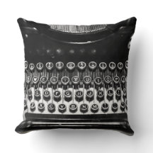 Machine à écrire noire et blanche