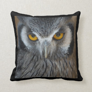 Coussin Macro hibou de Scops noir et blanc