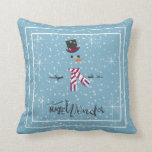 Coussin Magic and Wonder Christmas Snowman Blue ID440<br><div class="desc">Belle conception minimaliste d'oreiller à lancer avec un bonhomme de neige stylisé encadré en blanc sur un arrière - plan bleu cadet parsemé de flocons de neige et d'étoiles. La typographie élégante de 'Magic and Wonder' complète le design. Ajoutez votre nom pour personnaliser si vous le souhaitez. Recherchez ID440 pour...</div>