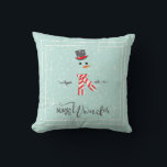 Coussin Magic and Wonder Christmas Snowman Mint ID440<br><div class="desc">Belle conception minimaliste d'oreiller à lancer avec un bonhomme de neige stylisé encadré en blanc sur un arrière - plan vert menthe parsemé de flocons de neige et d'étoiles. La typographie élégante de 'Magic and Wonder' complète le design. Ajoutez votre nom pour personnaliser si vous le souhaitez. Recherchez ID440 pour...</div>
