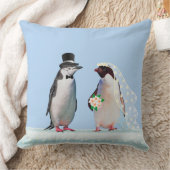 Coussin Magnifique manchot couple de mariage sur fond bleu (Couverture)