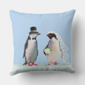 Coussin Magnifique manchot couple de mariage sur fond bleu (Verso)