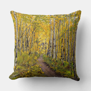 Coussin Magnifique sentier automnal panoramique dans un bo