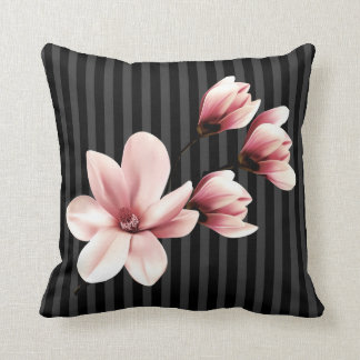 Coussin Magnolias rougis sur les traces noires