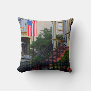 Coussin Maison dans le quartier historique au printemps