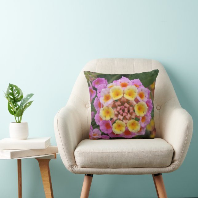 Coussin Makro : Fleur Lantana rose et jaune (Chaise)