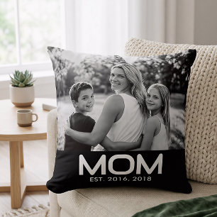 Coussin Maman a établi une photo audacieuse moderne 